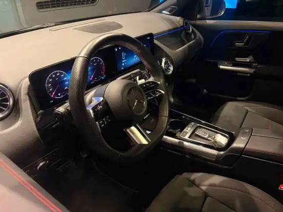 MERCEDES-BENZ-GLA 200-2025