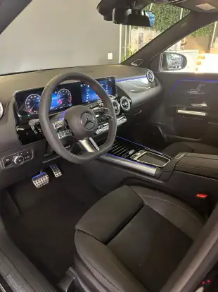 MERCEDES-BENZ-GLA 200-2025