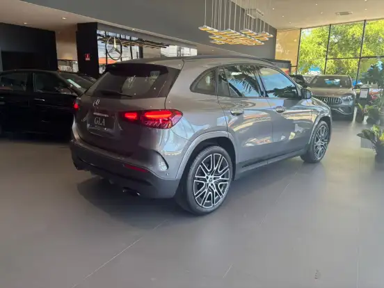 MERCEDES-BENZ-GLA 200-2026