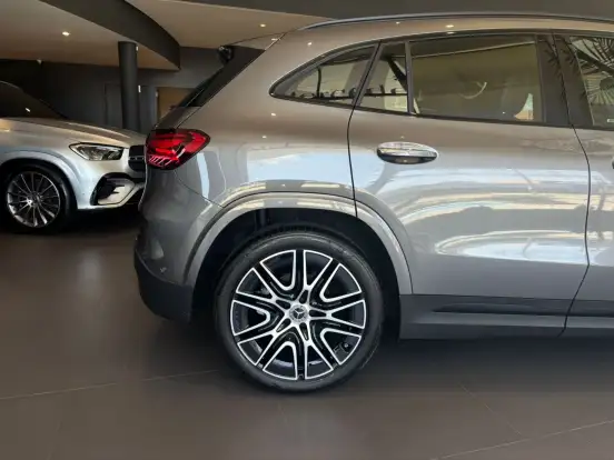 MERCEDES-BENZ-GLA 200-2026