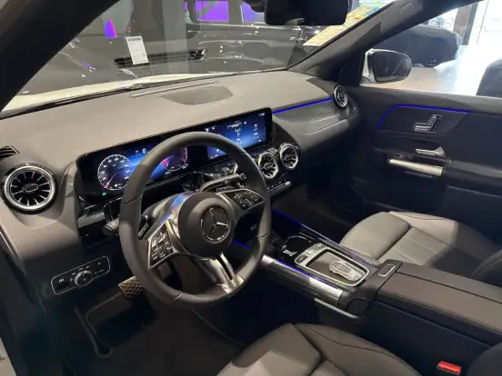 MERCEDES-BENZ-GLA 200-2025