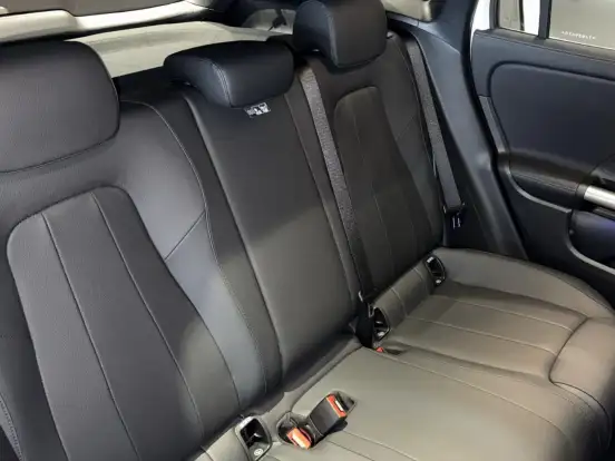MERCEDES-BENZ-GLA 200-2025