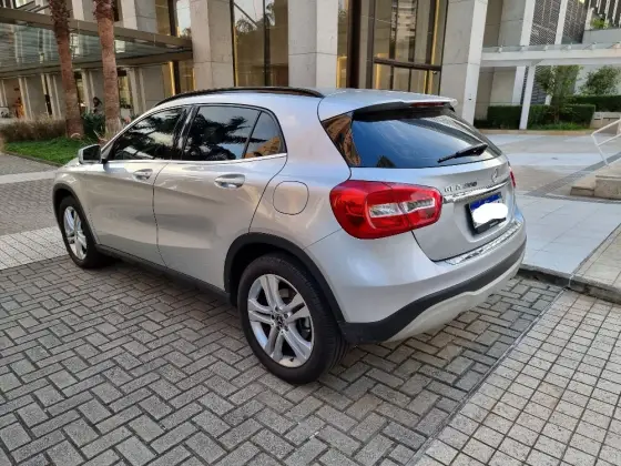 MERCEDES-BENZ GLA 200 1.6 CGI FLEX STYLE 7G-DCT