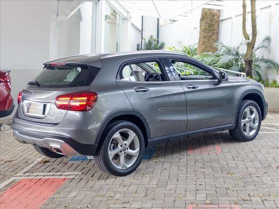 MERCEDES-BENZ-GLA 200-2019