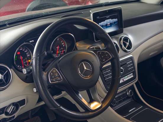 MERCEDES-BENZ-GLA 200-2019