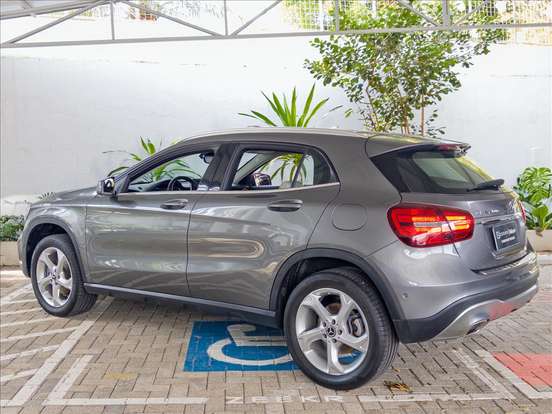 MERCEDES-BENZ-GLA 200-2019