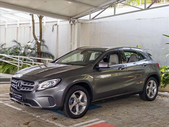MERCEDES-BENZ-GLA 200-2019