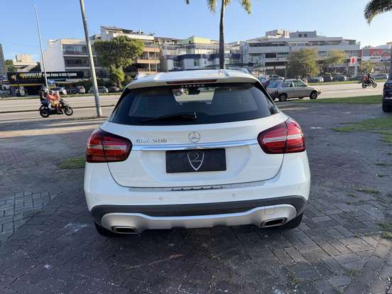 MERCEDES-BENZ-GLA 200-2018