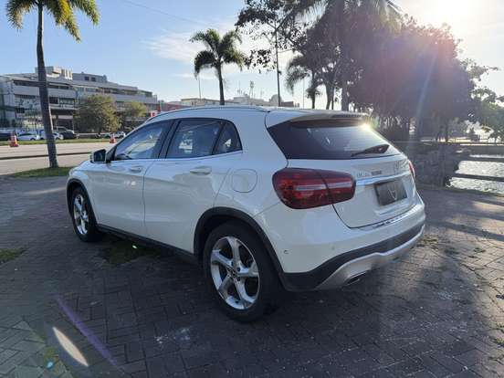MERCEDES-BENZ-GLA 200-2018