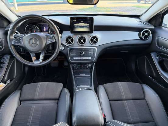 MERCEDES-BENZ-GLA 200-2018