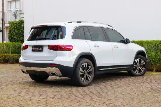 MERCEDES-BENZ-GLB 200-2021