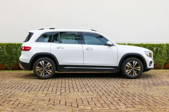 MERCEDES-BENZ-GLB 200-2021