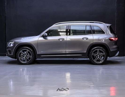 MERCEDES-BENZ-GLB 200-2023