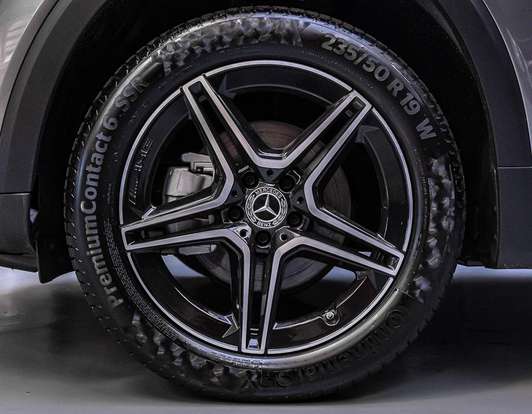 MERCEDES-BENZ-GLB 200-2023