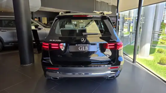 MERCEDES-BENZ-GLB 220-2026