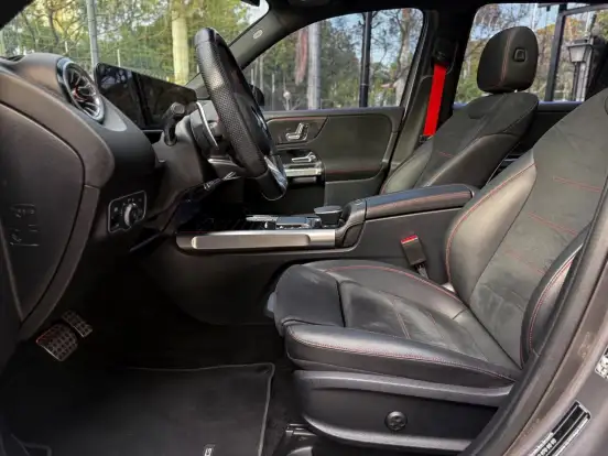 MERCEDES-BENZ-GLB 35 AMG-2022
