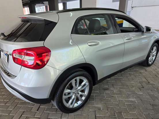 MERCEDES-BENZ-GLA 200-1.6 CGI STYLE 16V TURBO FLEX 4P AUTOMÁTICO MERCEDES-BENZ-GLA 200-2015