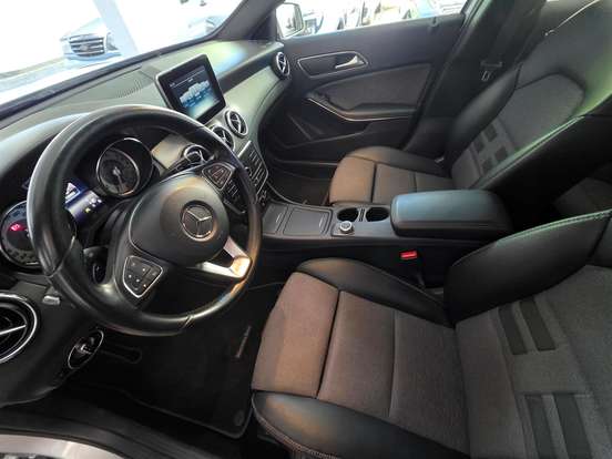 MERCEDES-BENZ-GLA 200-2015