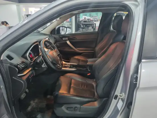 MITSUBISHI-ECLIPSE CROSS-1.5 MIVEC TURBO GASOLINA HPE CVT MITSUBISHI-ECLIPSE CROSS-2023