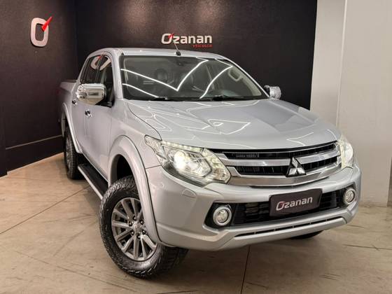 MITSUBISHI L200 TRITON 2.4 16V TURBO DIESEL SPORT HPE-S CD 4P 4X4 AUTOMÁTICO