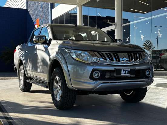 MITSUBISHI-L200 TRITON-2.4 16V TURBO DIESEL SPORT HPE-S CD 4P 4X4 AUTOMÁTICO MITSUBISHI-L200 TRITON-2017