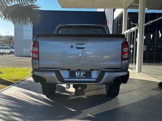 MITSUBISHI-L200 TRITON-2.4 16V TURBO DIESEL SPORT HPE-S CD 4P 4X4 AUTOMÁTICO MITSUBISHI-L200 TRITON-2017