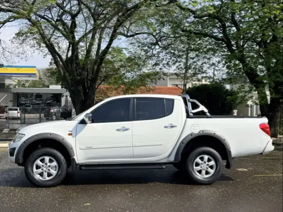 MITSUBISHI-L200 TRITON-3.2 HPE 4X4 CD 16V TURBO INTERCOOLER DIESEL 4P MANUAL MITSUBISHI-L200 TRITON-2013