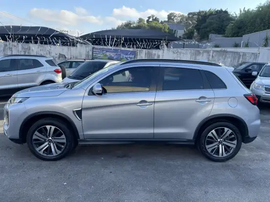 MITSUBISHI-OUTLANDER-2021