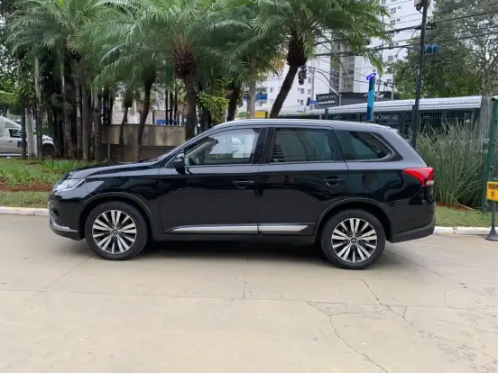 MITSUBISHI-OUTLANDER-2019