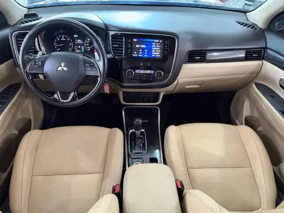 MITSUBISHI-OUTLANDER-2016
