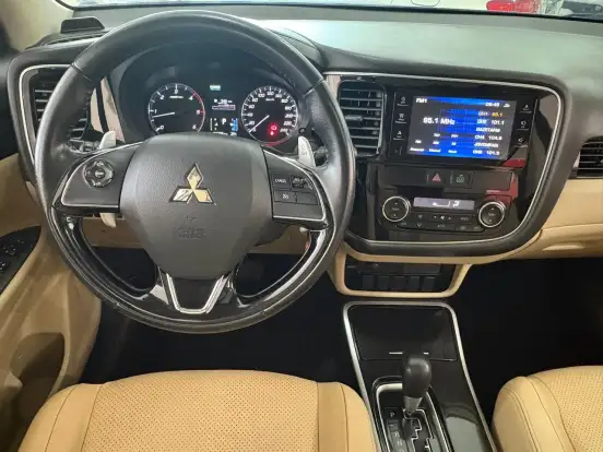 MITSUBISHI-OUTLANDER-2.2 4X4 16V DIESEL 4P AUTOMÁTICO MITSUBISHI-OUTLANDER-2016