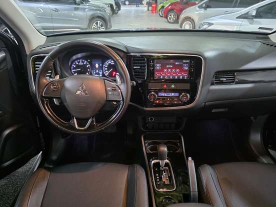 MITSUBISHI-OUTLANDER-2.0 16V GASOLINA 4P AUTOMÁTICO MITSUBISHI-OUTLANDER-2018