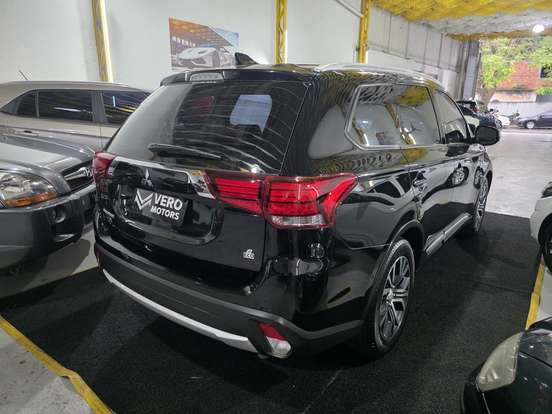 MITSUBISHI-OUTLANDER-2018