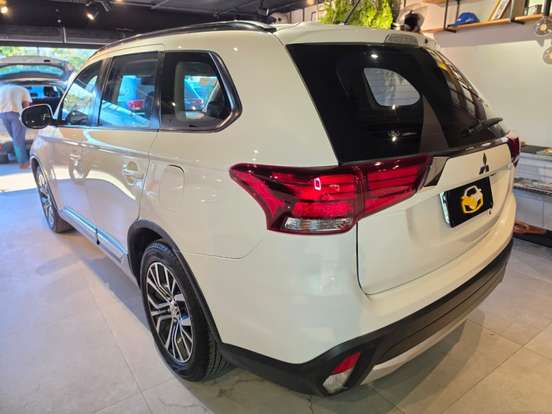 MITSUBISHI-OUTLANDER-2016