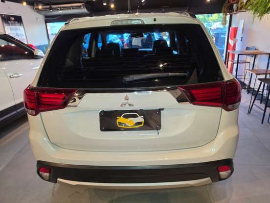 MITSUBISHI-OUTLANDER-2016