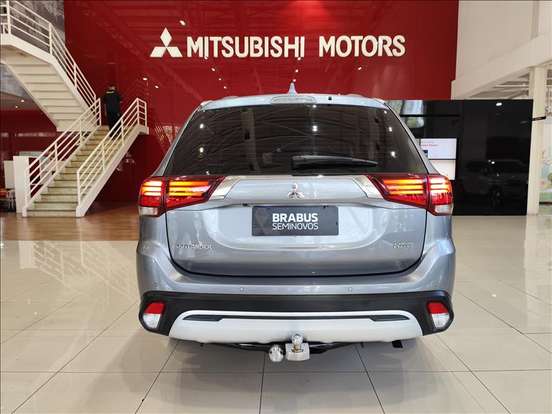 MITSUBISHI-OUTLANDER-2021
