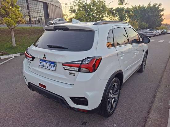 MITSUBISHI-OUTLANDER-2020
