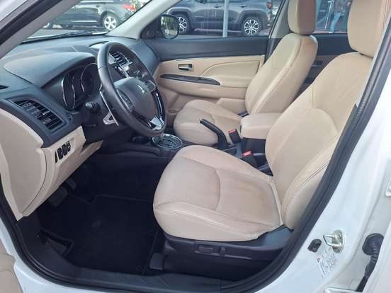 MITSUBISHI-OUTLANDER-2020