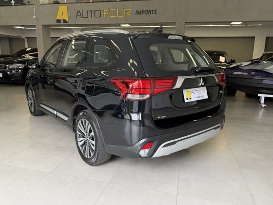 MITSUBISHI-OUTLANDER-2.0 MIVEC GASOLINA HPE AUTOMÁTICO MITSUBISHI-OUTLANDER-2018