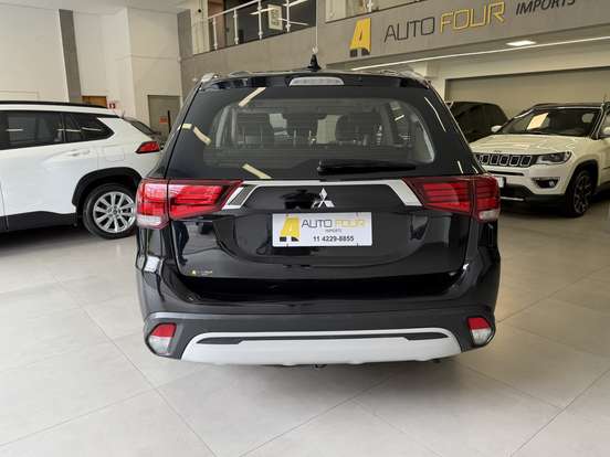 MITSUBISHI-OUTLANDER-2.0 MIVEC GASOLINA HPE AUTOMÁTICO MITSUBISHI-OUTLANDER-2018