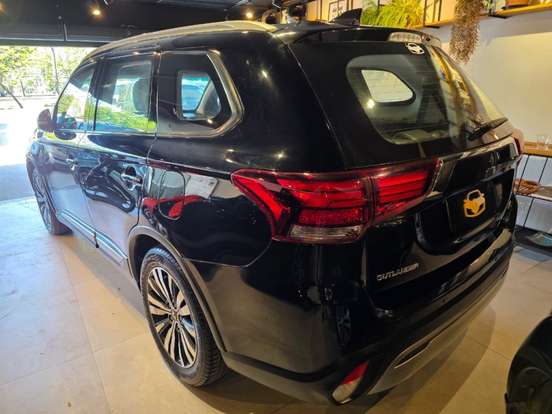 MITSUBISHI-OUTLANDER-2.0 MIVEC GASOLINA HPE AUTOMÁTICO MITSUBISHI-OUTLANDER-2018