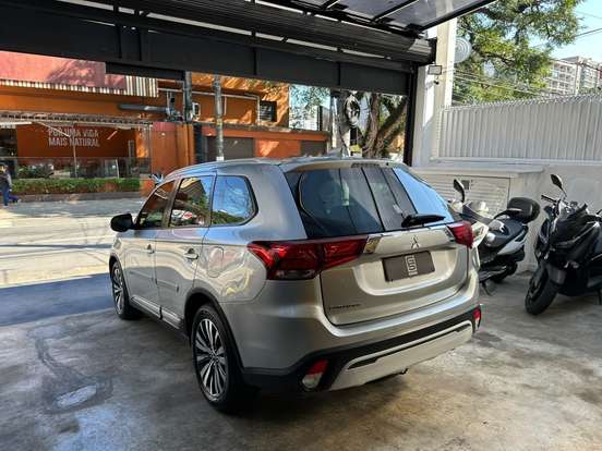 MITSUBISHI-OUTLANDER-2.0 MIVEC GASOLINA HPE AUTOMÁTICO MITSUBISHI-OUTLANDER-2019