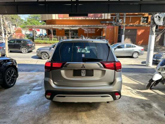 MITSUBISHI-OUTLANDER-2.0 MIVEC GASOLINA HPE AUTOMÁTICO MITSUBISHI-OUTLANDER-2019