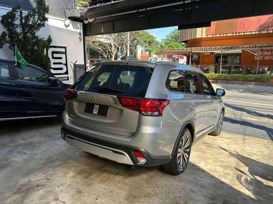 MITSUBISHI-OUTLANDER-2.0 MIVEC GASOLINA HPE AUTOMÁTICO MITSUBISHI-OUTLANDER-2019