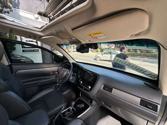 MITSUBISHI-OUTLANDER-2019