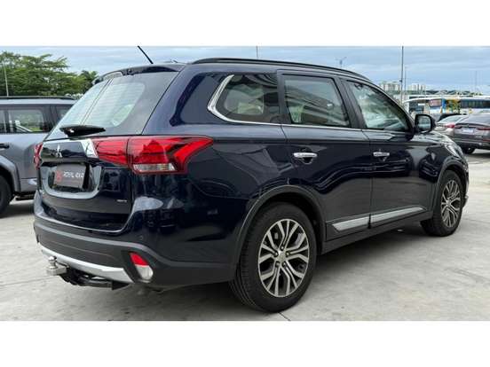 MITSUBISHI-OUTLANDER-2016