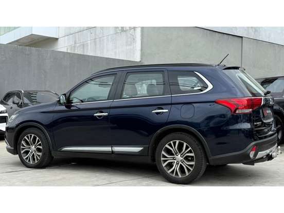 MITSUBISHI-OUTLANDER-2016