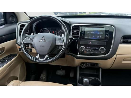 MITSUBISHI-OUTLANDER-2.2 4X4 16V DIESEL 4P AUTOMÁTICO MITSUBISHI-OUTLANDER-2016