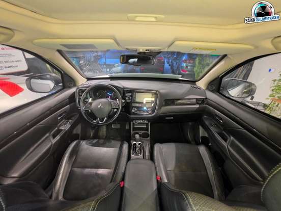 MITSUBISHI-OUTLANDER-2015