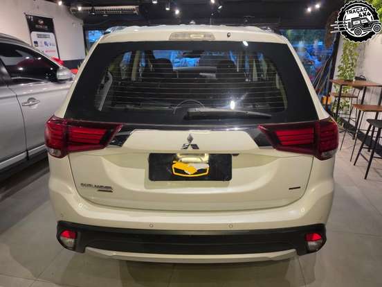 MITSUBISHI-OUTLANDER-2015